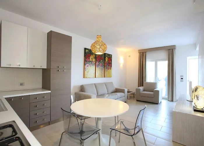 度假居 Minerva Mit Panoramapool By Interhome